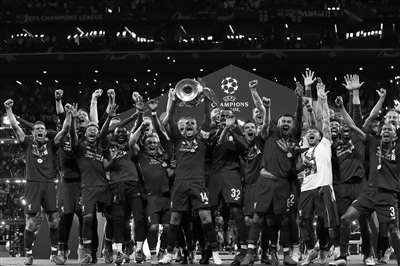 英媒：曼联准备以3000万英镑的价格出售霍伊伦