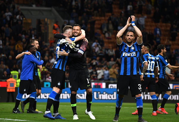 帕克：齐尔克泽远不及谢什科，德利赫特已成英超最佳后卫之一（帕克：齐尔克泽难与谢什科相提并论，德利赫特已跻身英超顶级后卫之列）