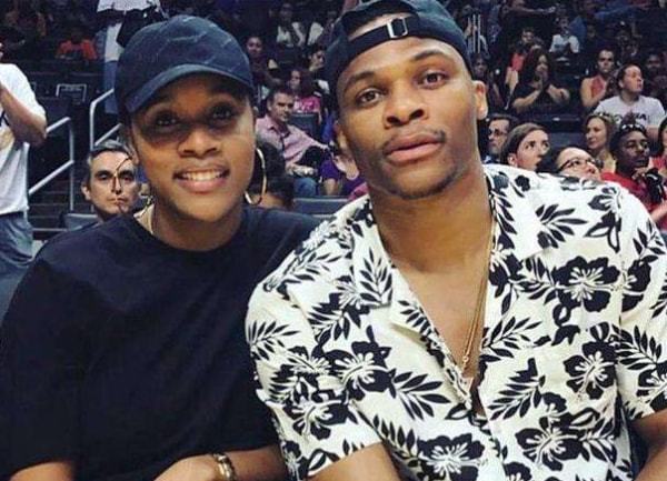 太阳队记：明日狄龙出战成疑，布克＆杰伦·格林继续缺席（太阳随队记者：狄龙明日出战存疑，布克与杰伦·格林仍将缺阵）