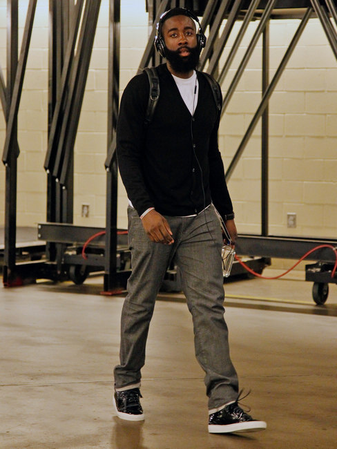 邵佳一执掌国足3把火：体能、纪律、数据，混日子球员的好日子到头了！（邵佳一挂帅国足出台三大举措：体能、纪律、数据全面强化，混日子者难立足）