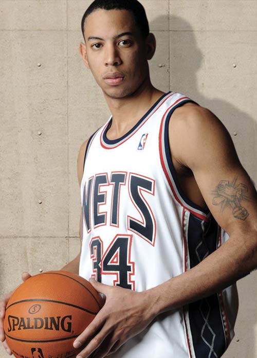 杜克兰特连续得分，全队士气高涨（杜克兰特火力全开，球队士气飙升）