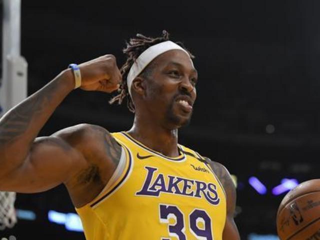 澳超战报：科斯格罗夫双响，九人奥克兰FC2-1惠灵顿凤凰（澳超速递：科斯格罗夫梅开二度，9人奥克兰FC2比1力克惠灵顿凤凰）